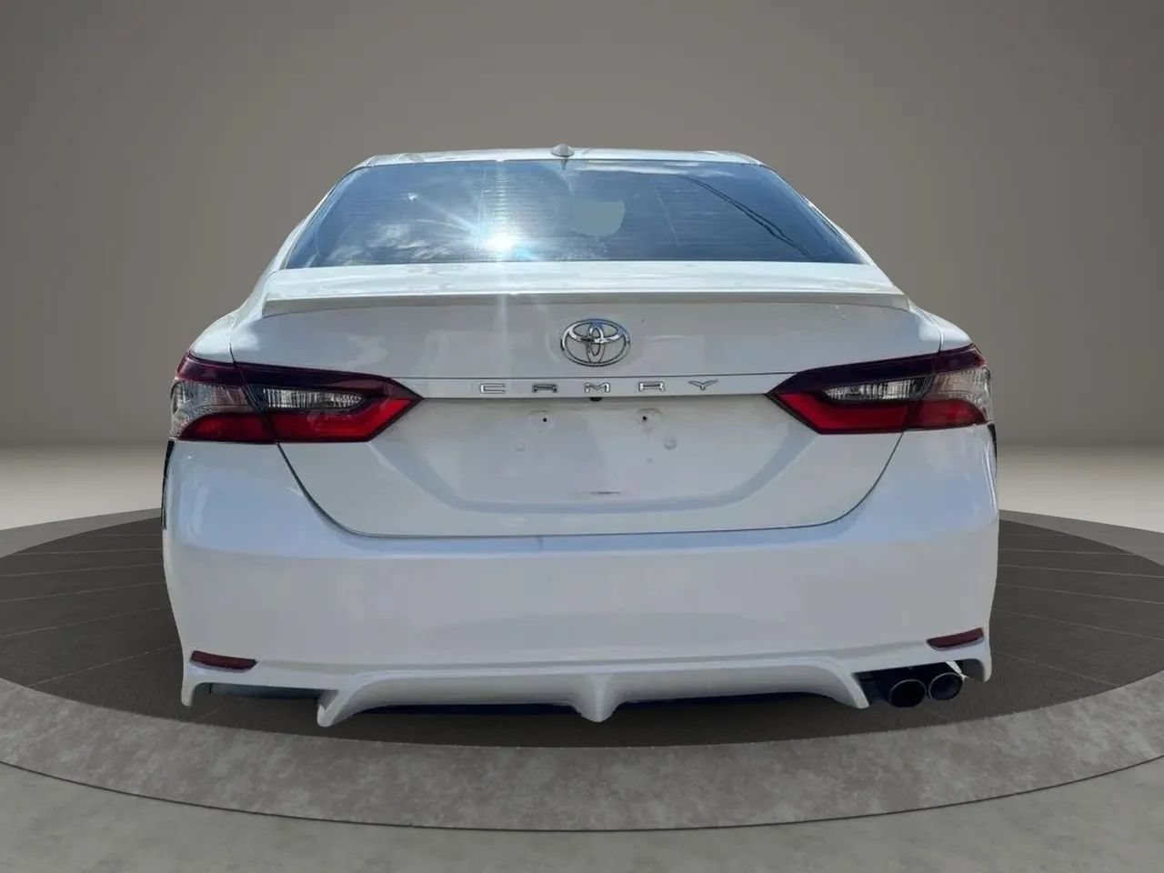Used 2021 Toyota Camry SE FWD image 4
