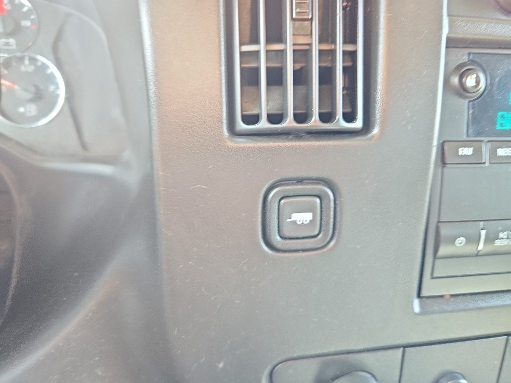 Used 2015 Chevrolet Express 2500 RWD image 25