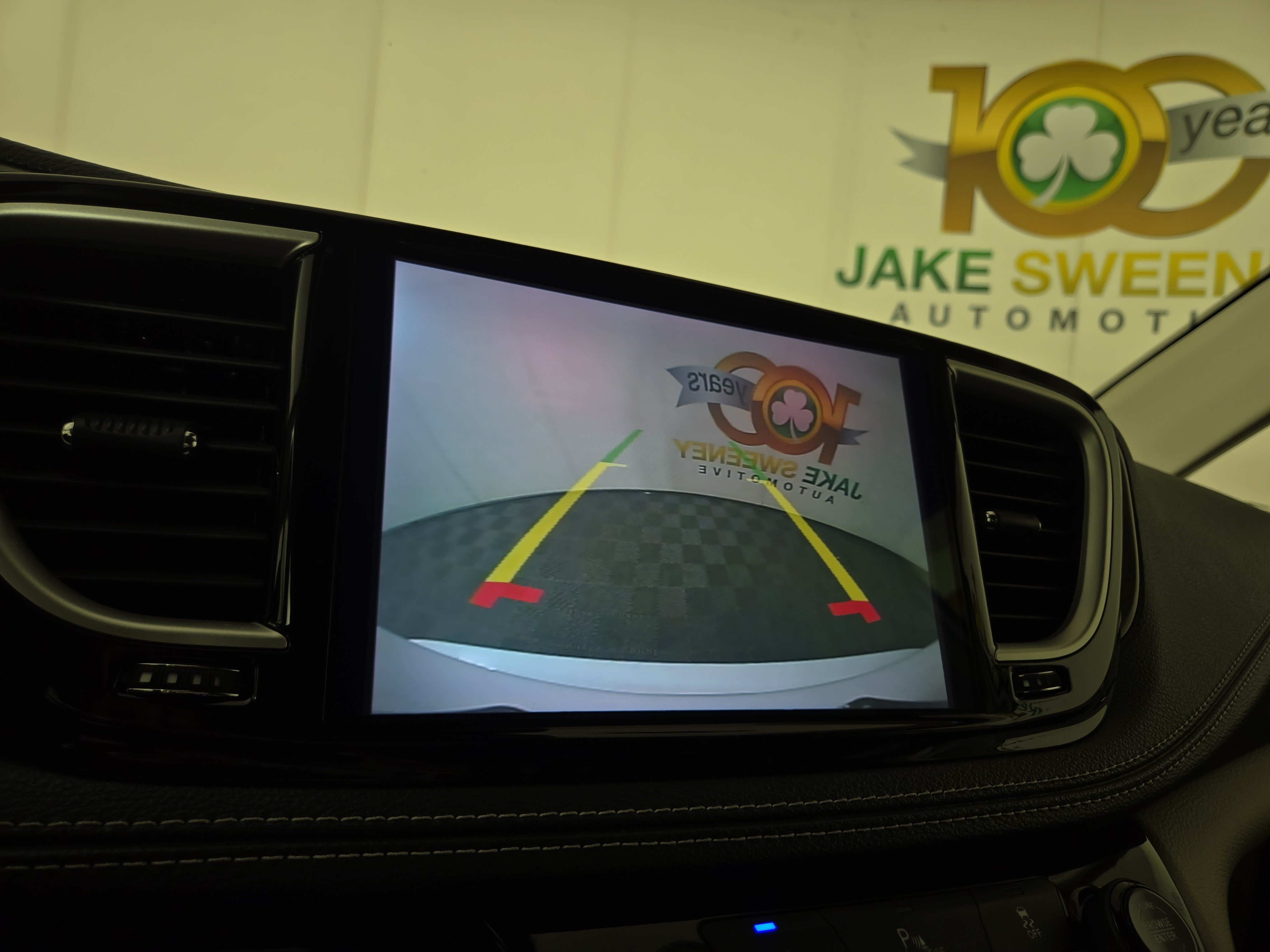 Used 2024 Chrysler Pacifica Limited FWD image 22