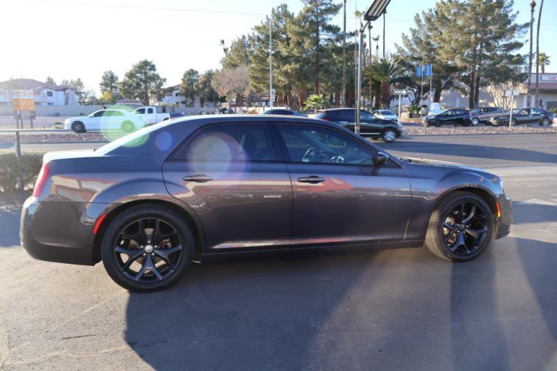 Used 2022 Chrysler 300 Touring w/ Sport Appearance Package RWD image 8