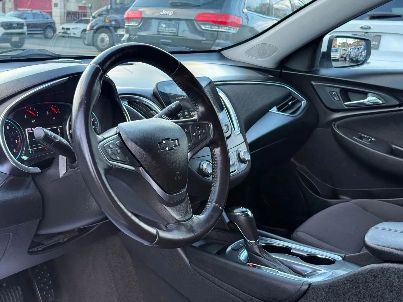 Used 2018 Chevrolet Malibu LT FWD image 19
