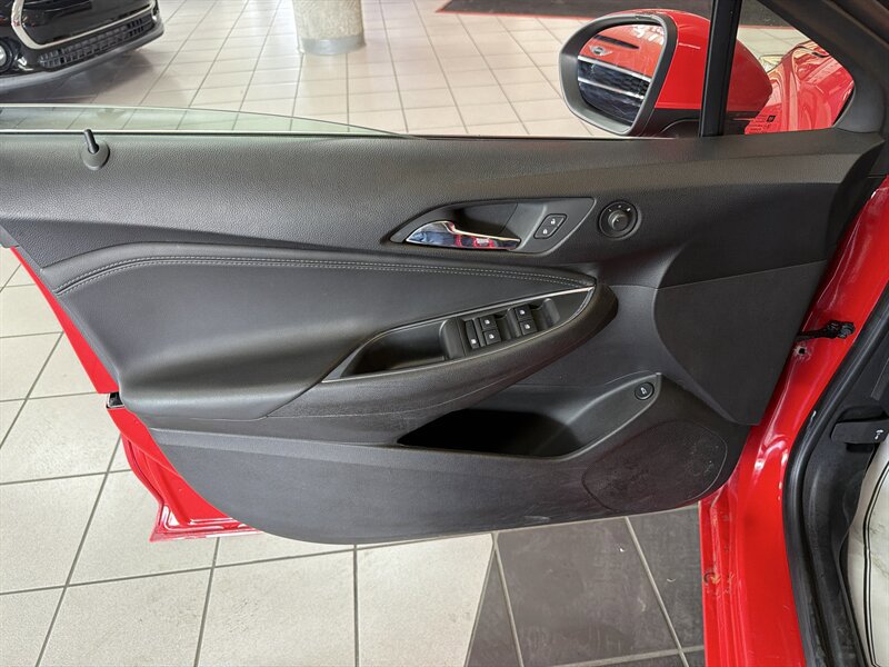 Used 2019 Chevrolet Cruze Premier FWD image 18