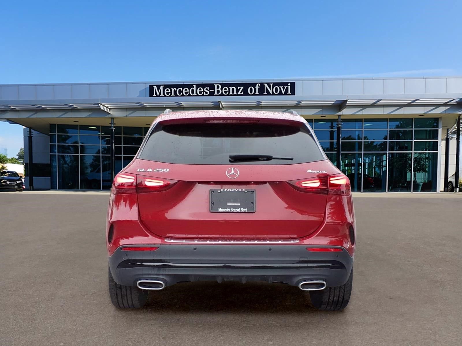 Used 2025 Mercedes-Benz GLA 250 4MATIC image 4