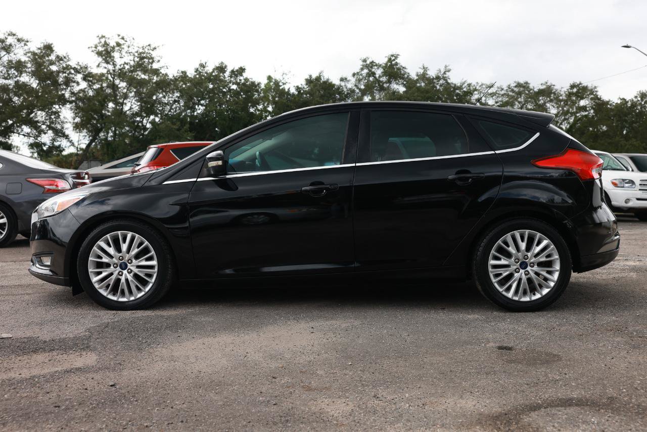 Used 2016 Ford Focus Titanium FWD image 3