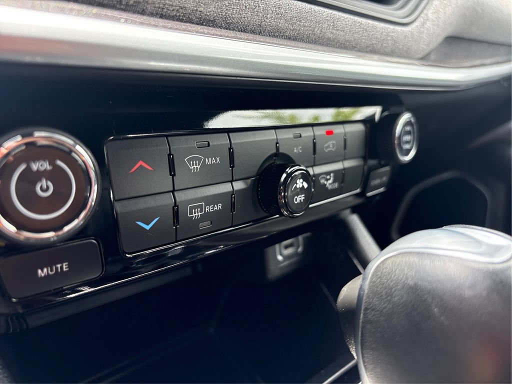 Used 2024 Jeep Compass Latitude AWD/4WD image 48