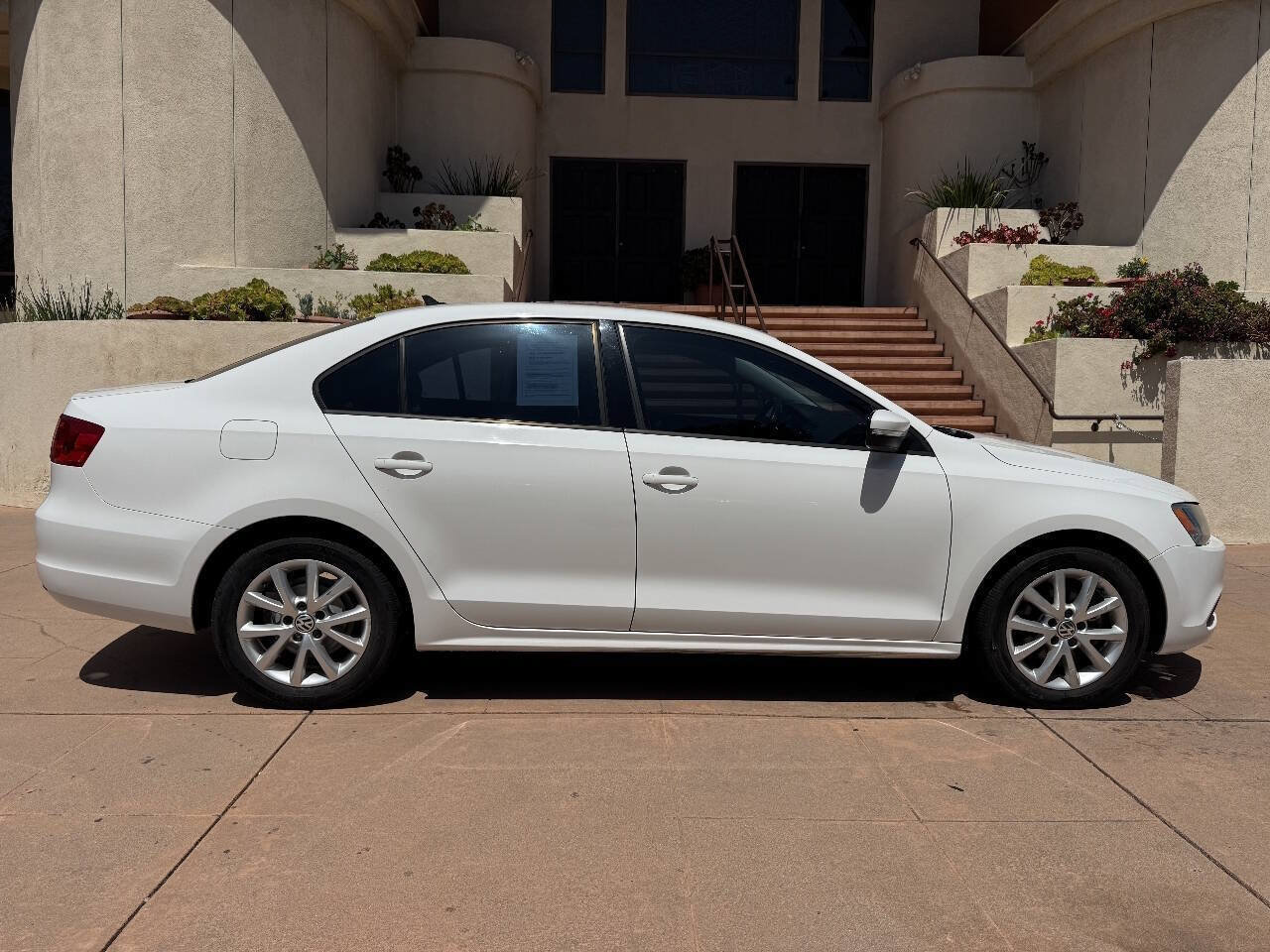 Used 2011 Volkswagen Jetta SE FWD image 6