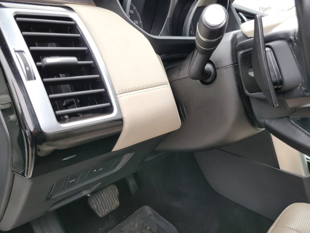 Used 2017 Land Rover Discovery HSE AWD/4WD image 17