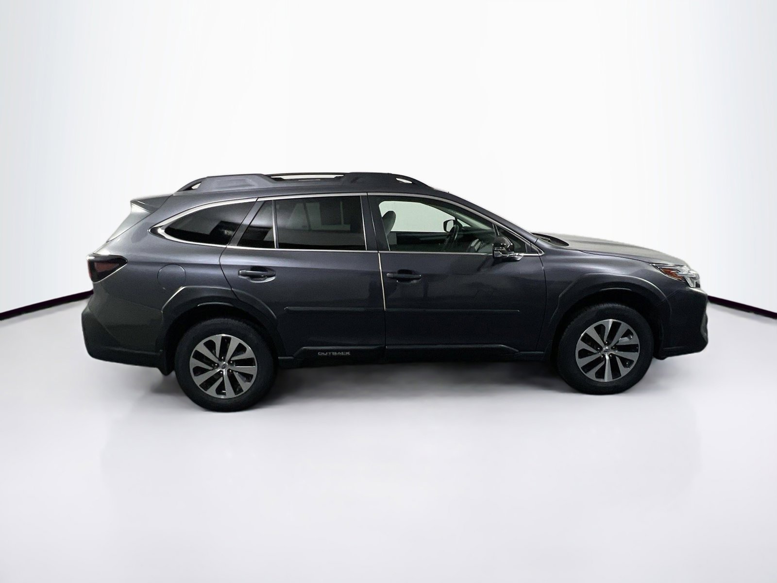 Used 2023 Subaru Outback Premium image 4