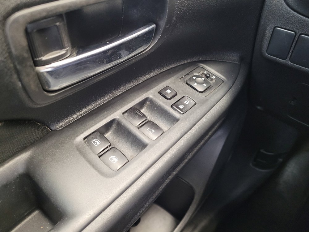Used 2017 Mitsubishi Outlander SE AWD/4WD image 27