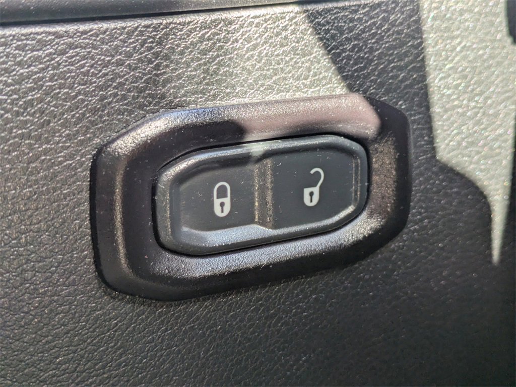 Used 2018 Jeep Wrangler Sport image 24