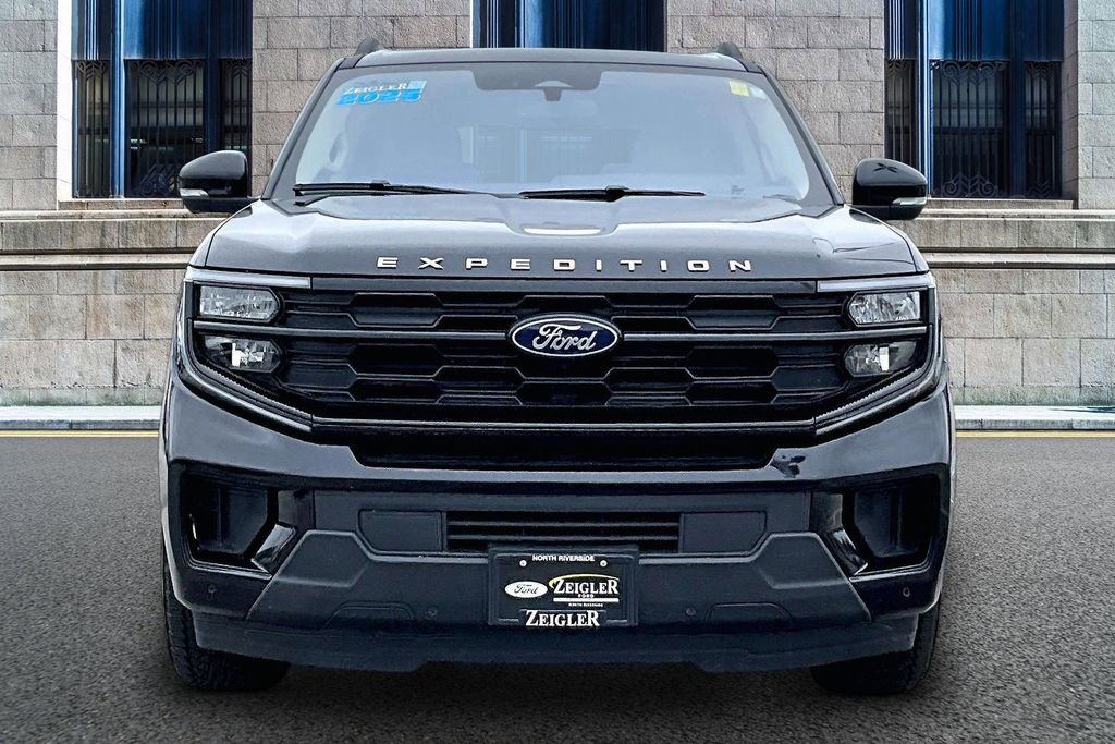 Used 2025 Ford Expedition Active image 3