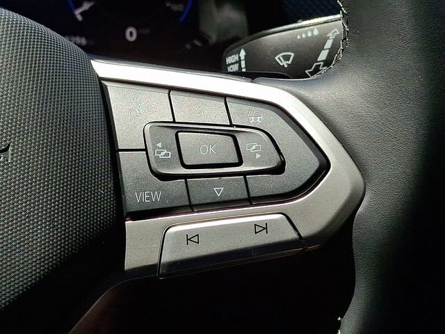 Used 2025 Volkswagen Atlas Cross Sport SEL Premium R-Line AWD/4WD image 26