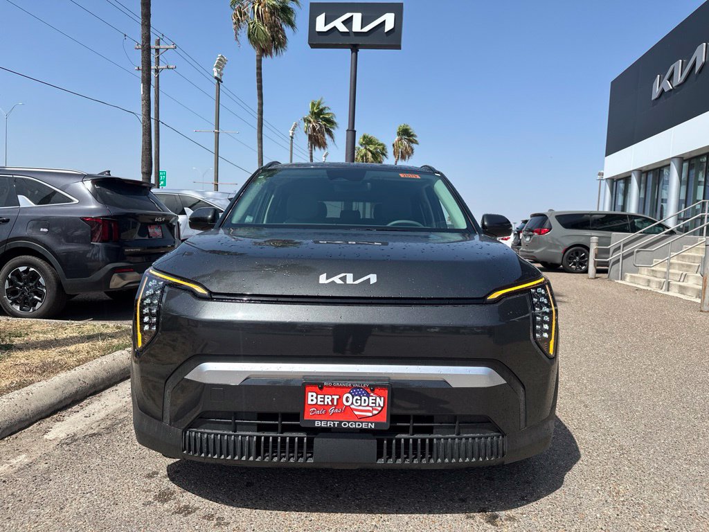 New 2027 Kia EV3 FWD image 2