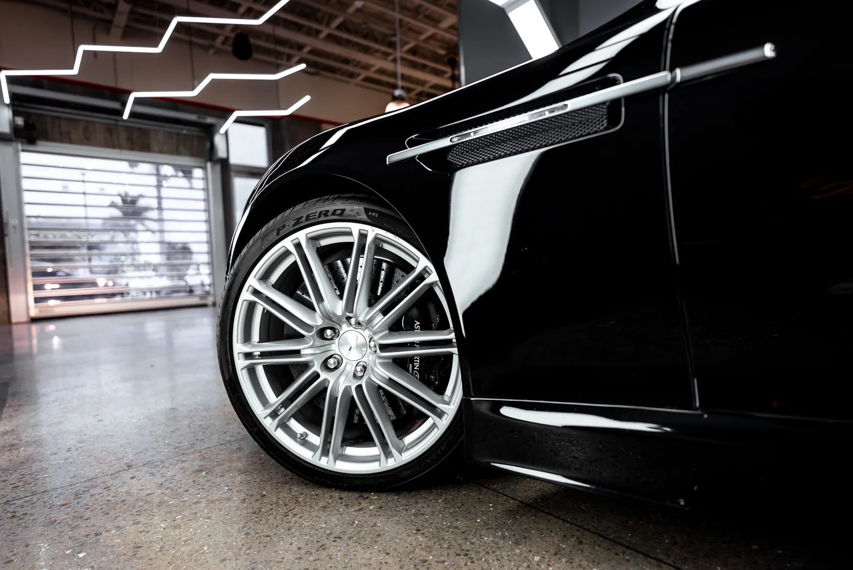 Used 2009 Aston Martin DBS Coupe RWD image 26