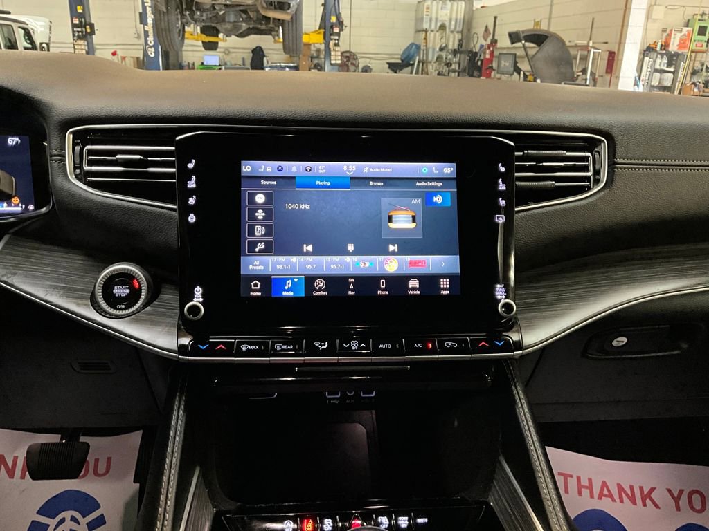 Used 2024 Jeep Wagoneer Series II w/ Flexible Seating Group image 7