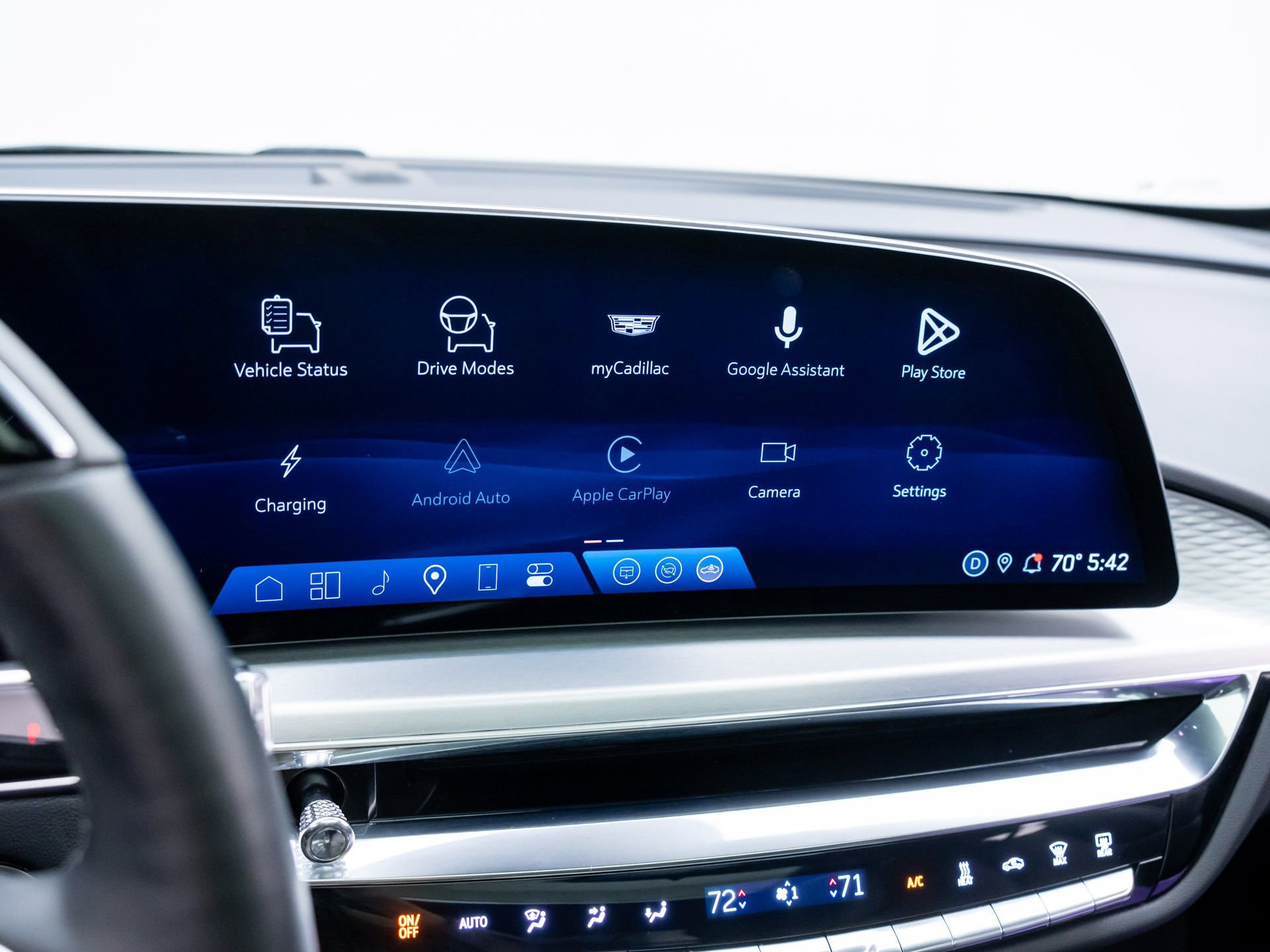 Certified 2025 Cadillac Lyriq Luxury w/ LPO, Floor Liner Package AWD/4WD image 29