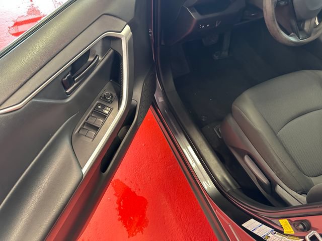 Certified 2021 Toyota RAV4 LE AWD/4WD image 9