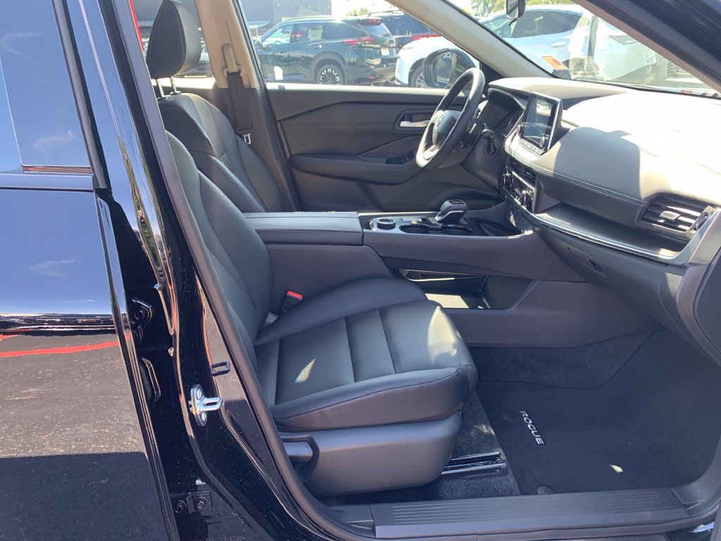 Certified 2026 Nissan Rogue Dark Armor AWD/4WD image 31