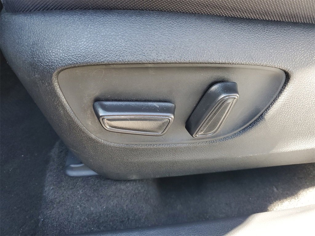 Used 2023 Toyota Highlander LE image 16