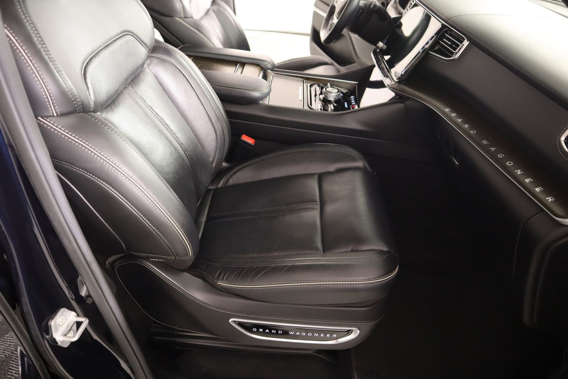 Used 2022 Jeep Grand Wagoneer Series II image 15