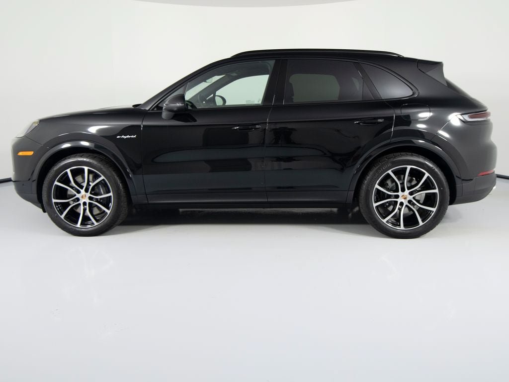 New 2026 Porsche Cayenne E-Hybrid AWD/4WD image 2