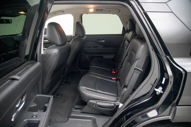 Used 2025 Nissan Pathfinder SL FWD image 25