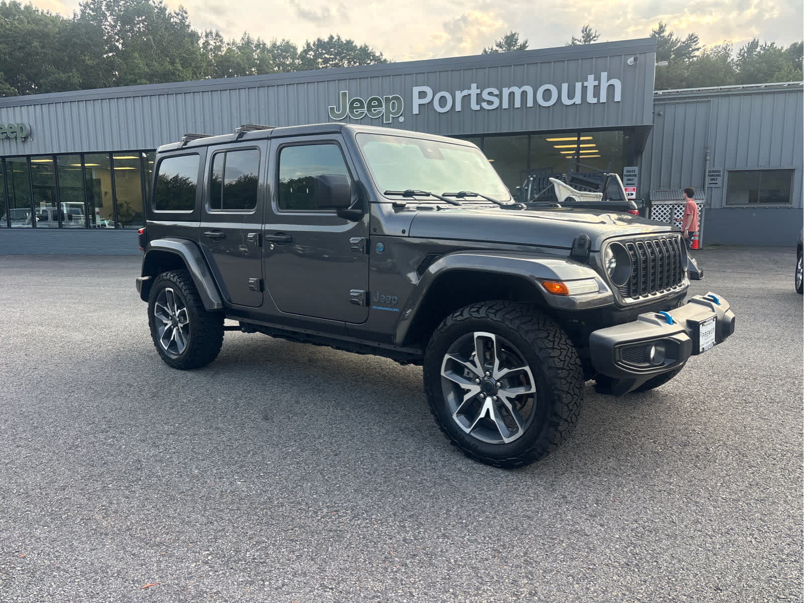 Used 2024 Jeep Wrangler Unlimited w/ Convenience Group AWD/4WD video 1