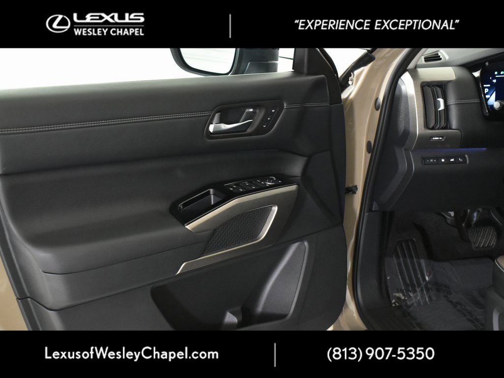 Used 2025 Nissan Pathfinder Platinum w/ Cargo Package image 19