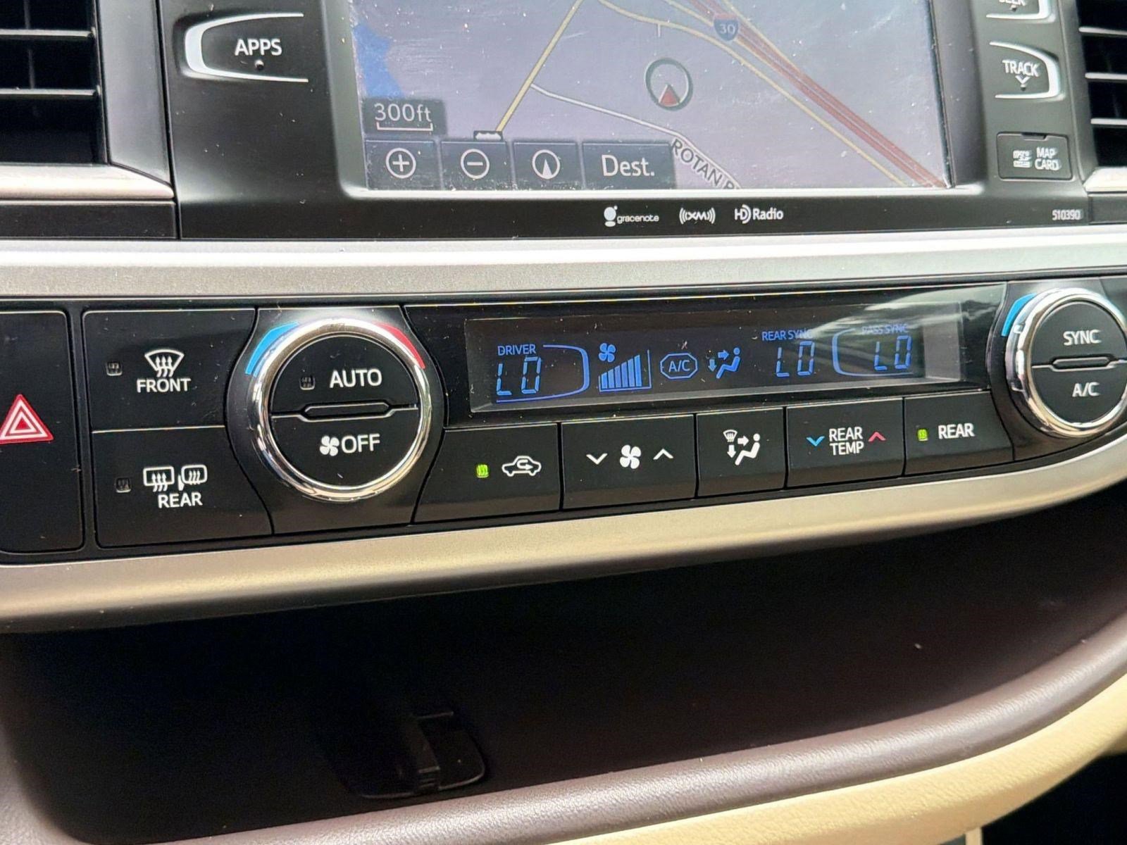 Used 2019 Toyota Highlander XLE FWD image 26