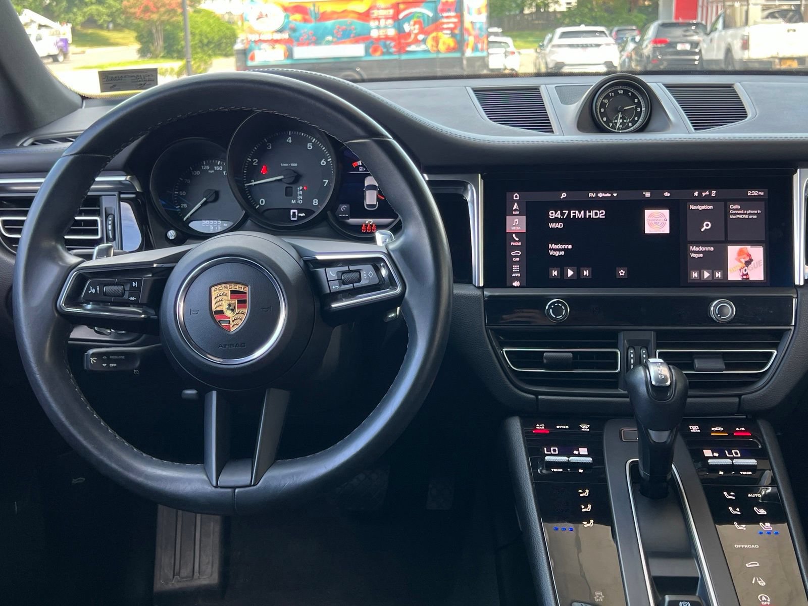 Used 2022 Porsche Macan AWD/4WD image 25
