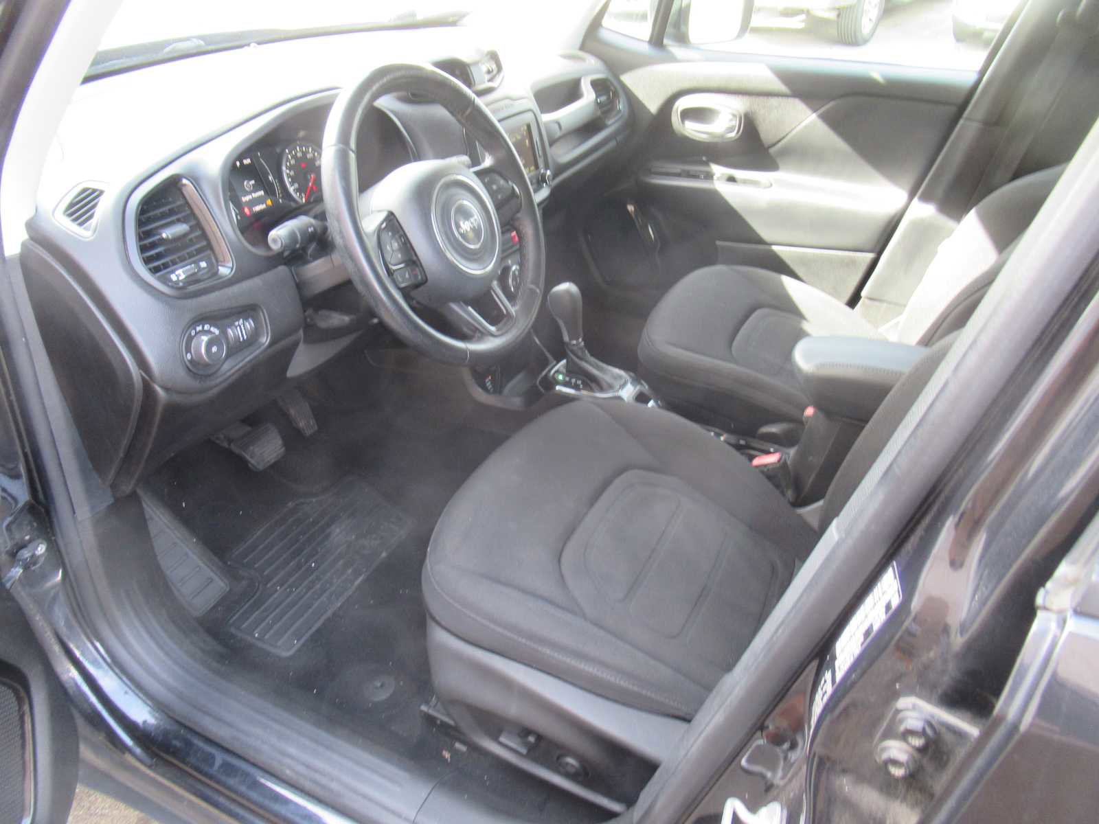 Used 2016 Jeep Renegade Latitude image 19