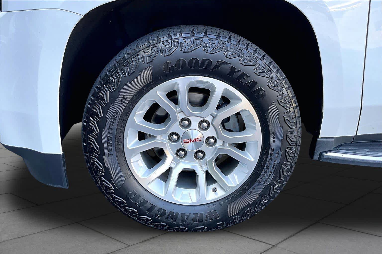 Used 2017 GMC Yukon SLT RWD image 11