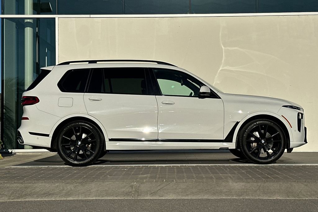 Used 2023 BMW X7 xDrive40i w/ M Sport Package image 2