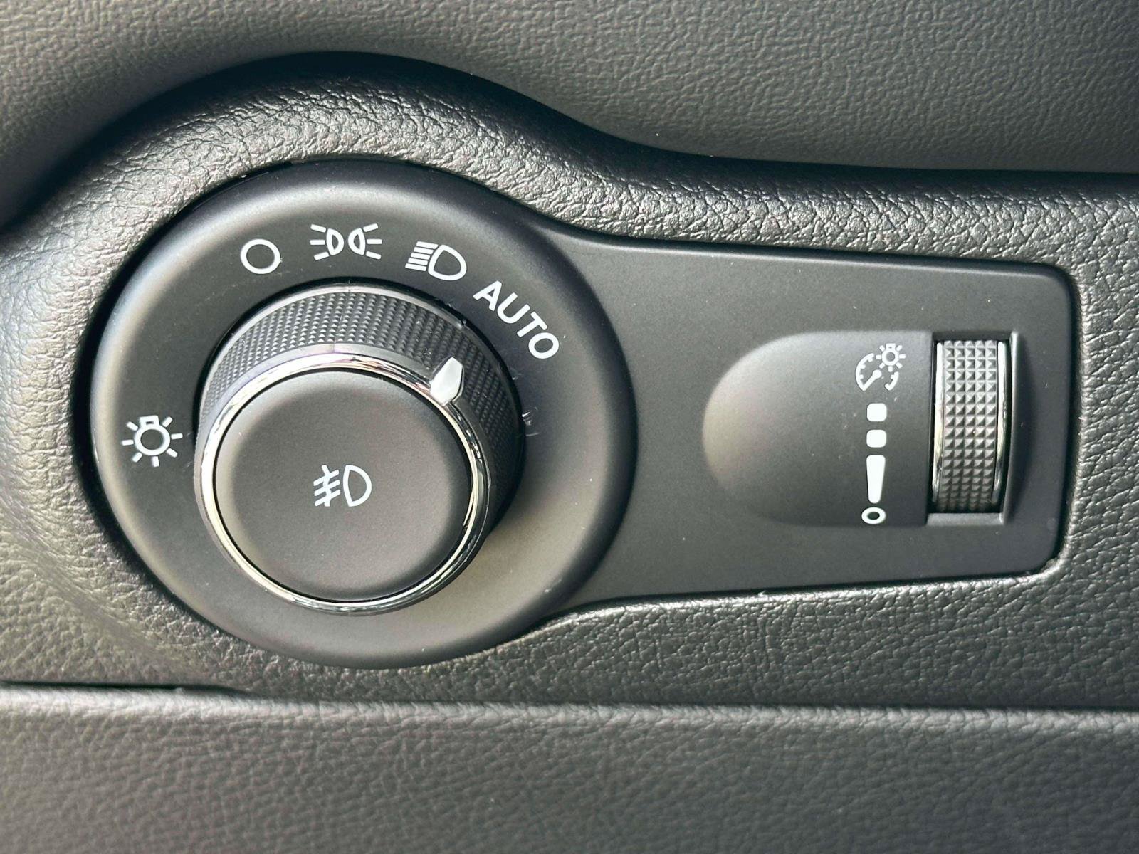 Used 2023 Dodge Durango SXT Launch Edition AWD/4WD image 18