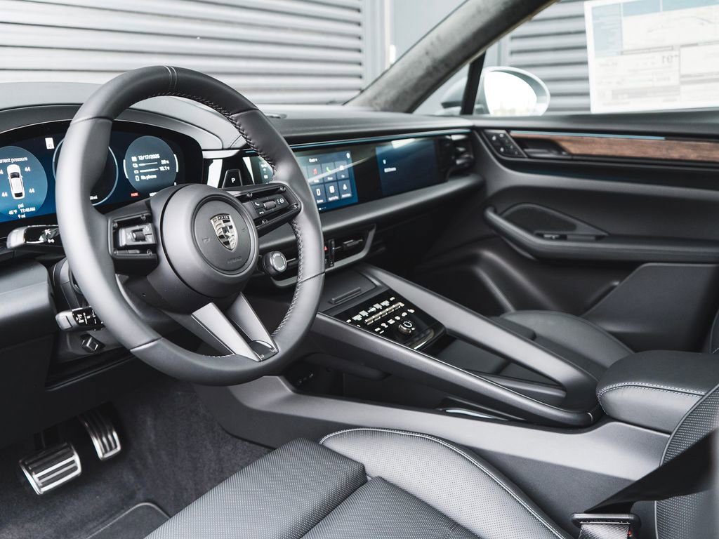 New 2025 Porsche Macan Turbo Electric image 4