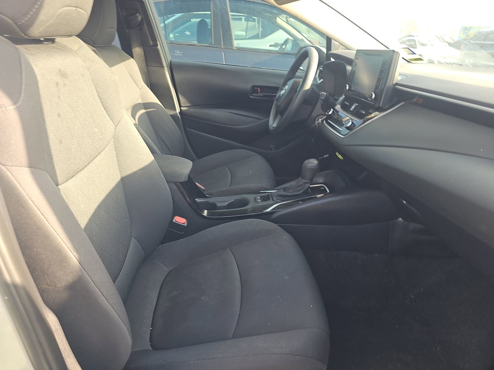 Used 2022 Toyota Corolla LE FWD image 11