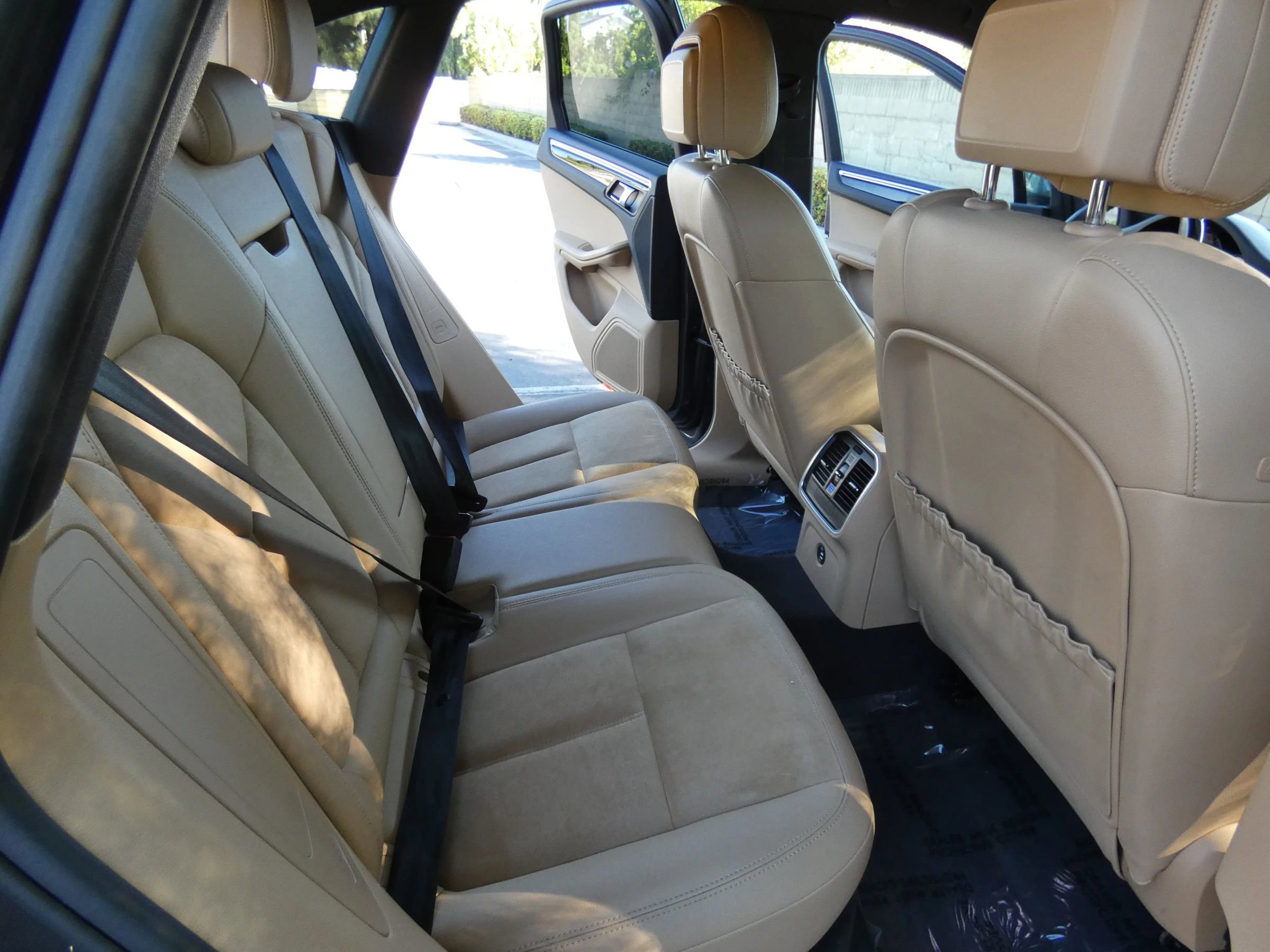 Used 2018 Porsche Macan Sport Edition image 32