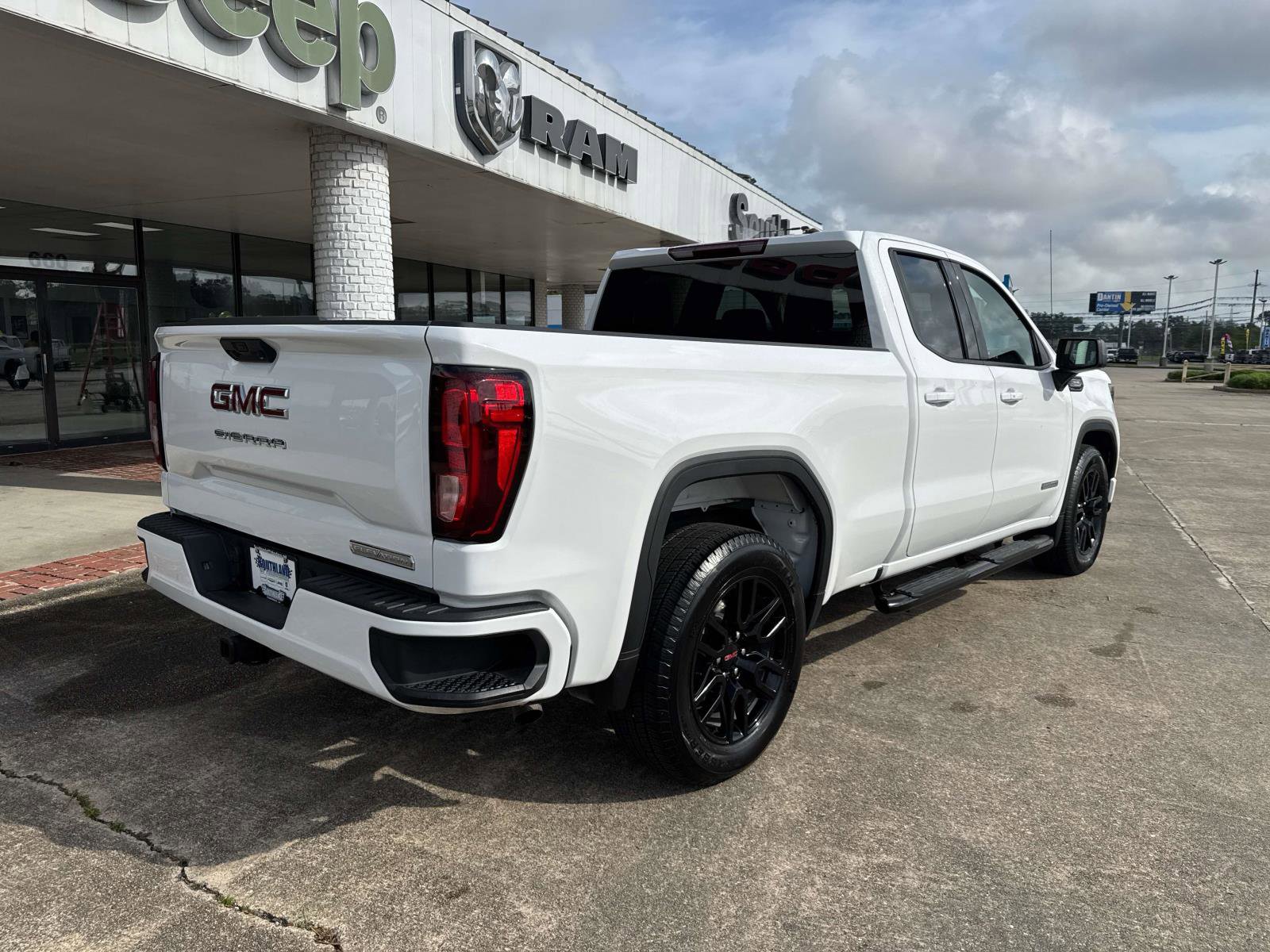 Used 2024 GMC Sierra 1500 Elevation image 7