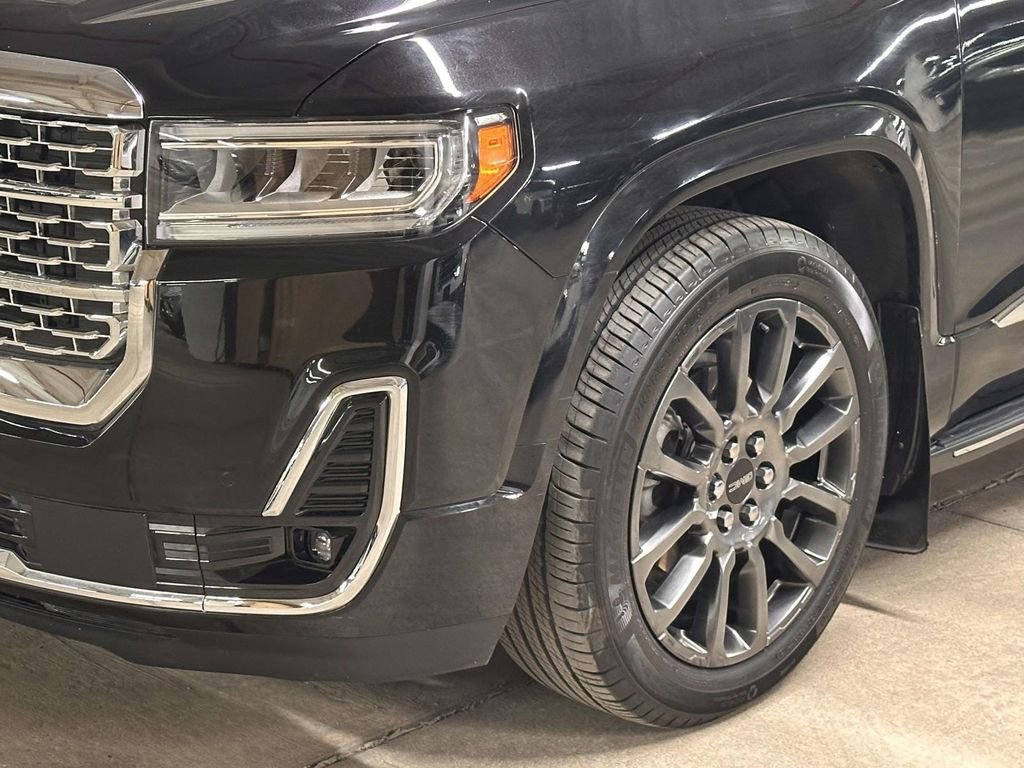 Used 2023 GMC Acadia Denali w/ Black Diamond Edition image 8
