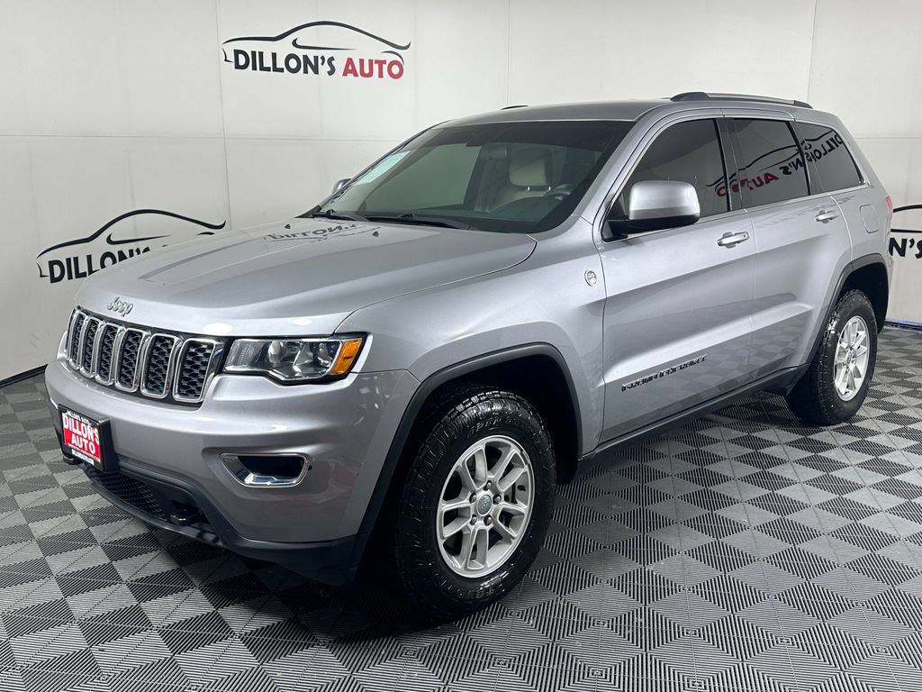 Used 2018 Jeep Grand Cherokee Laredo AWD/4WD image 2