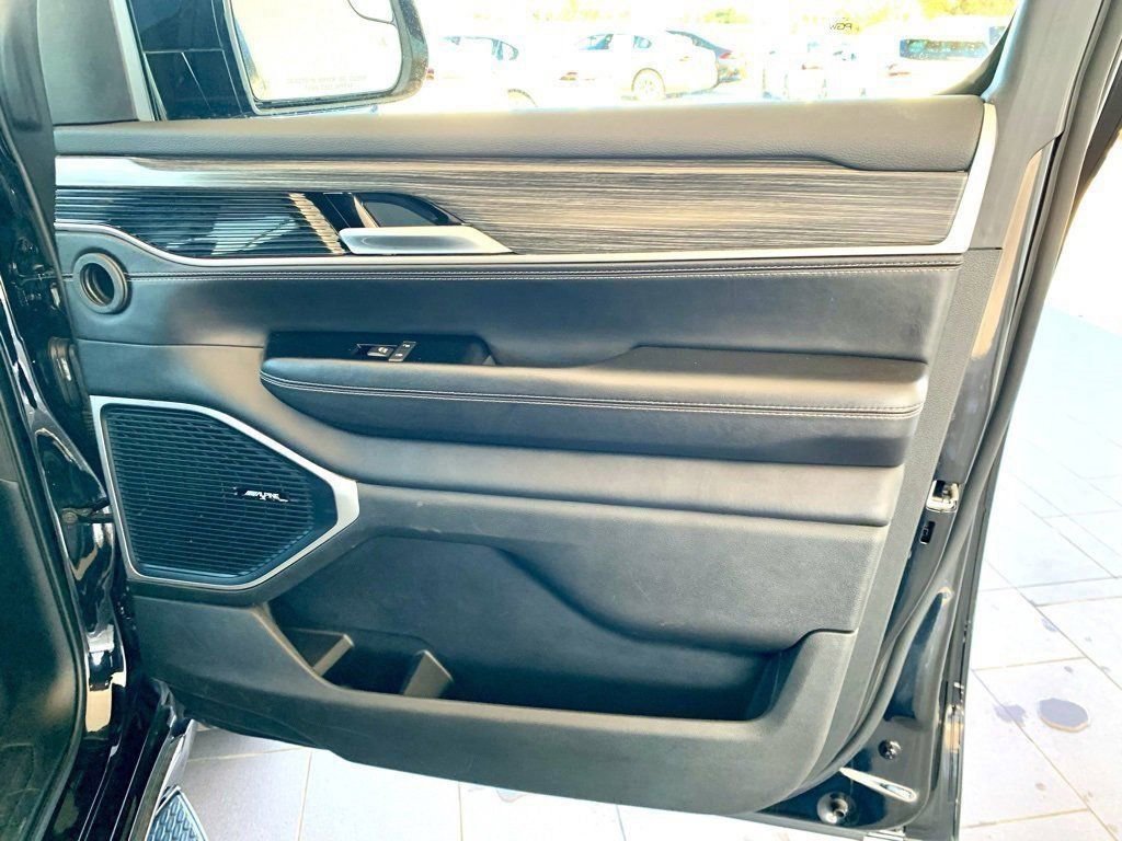 Used 2024 Jeep Wagoneer Series II w/ Flexible Seating Group AWD/4WD image 31