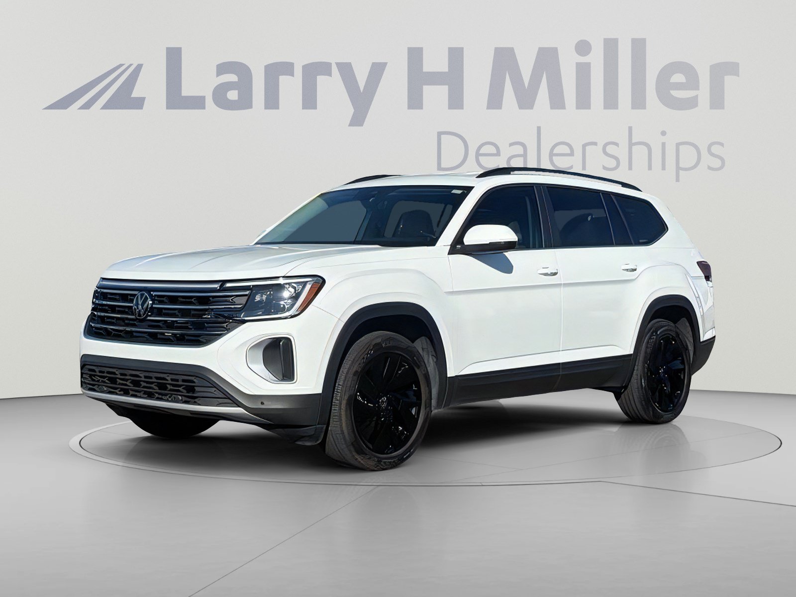 Used 2024 Volkswagen Atlas SE w/ Black Wheel Package FWD image 2