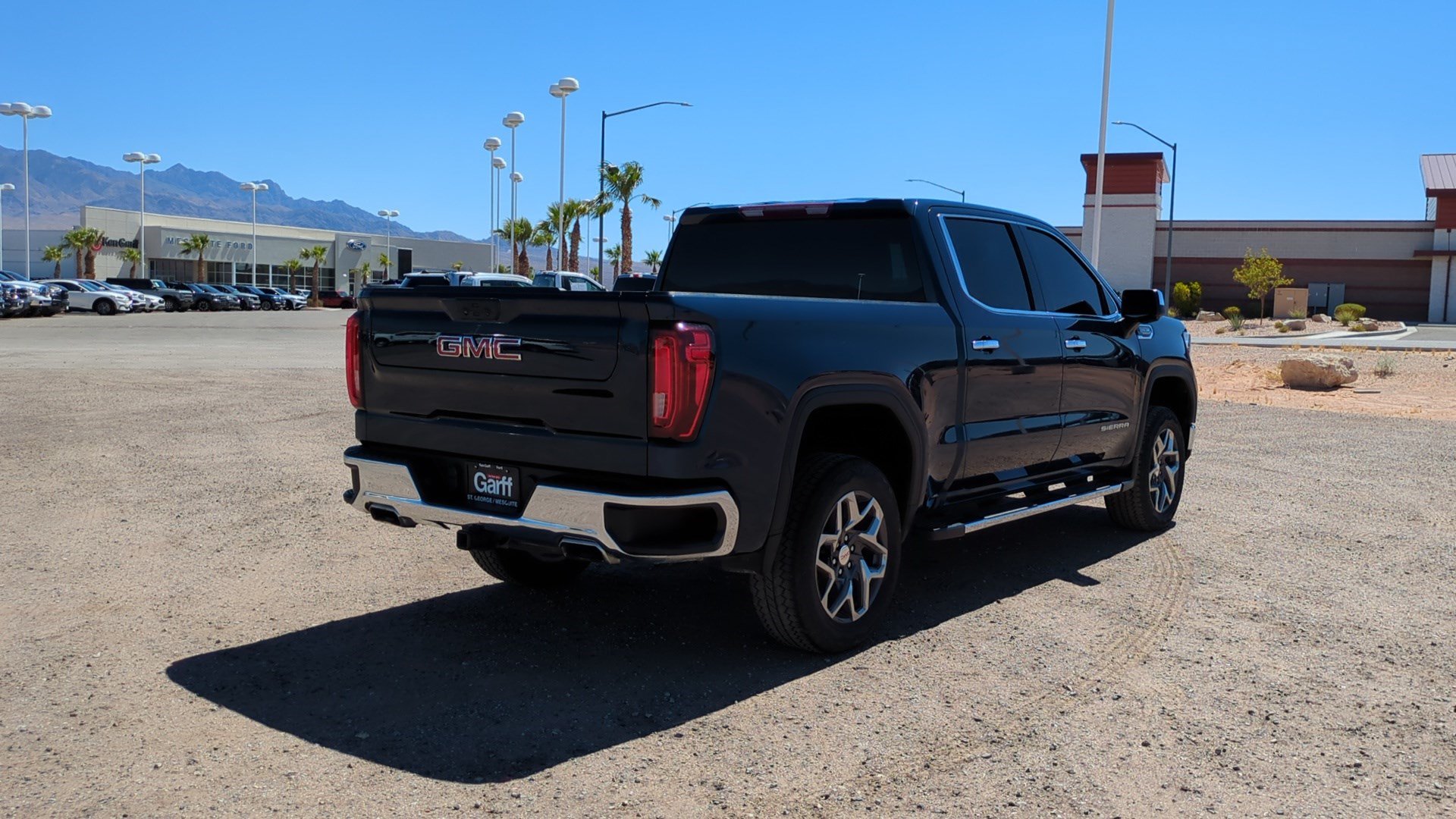 Used 2023 GMC Sierra 1500 SLT w/ SLT Premium Package AWD/4WD image 3
