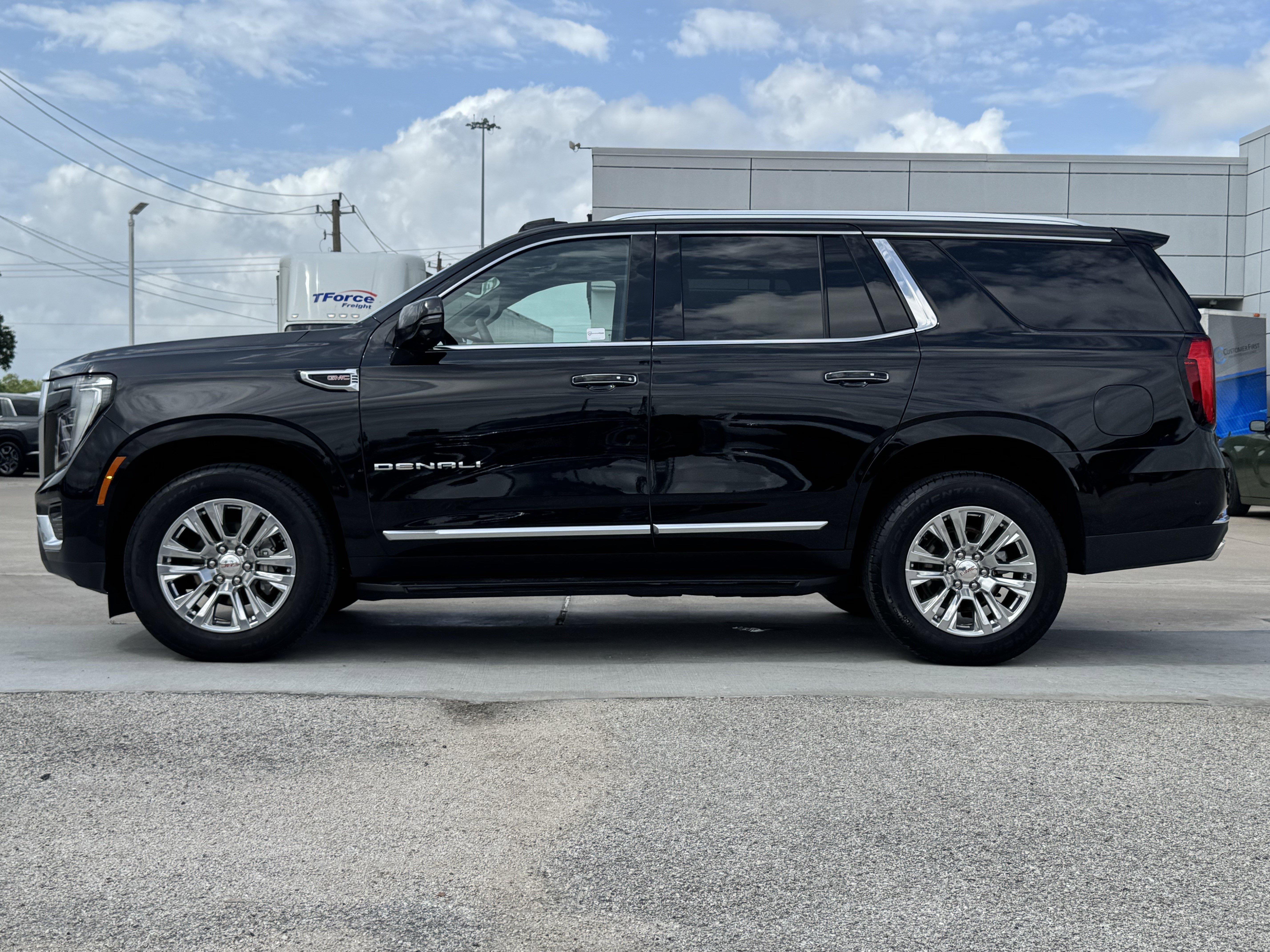 Used 2025 GMC Yukon Denali image 7