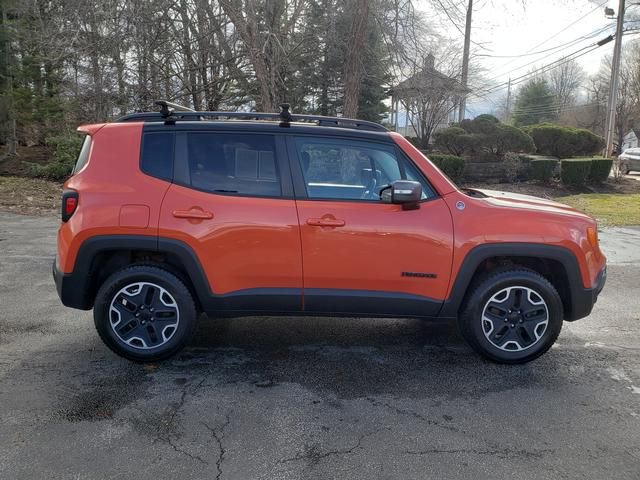 Used 2016 Jeep Renegade Trailhawk image 2