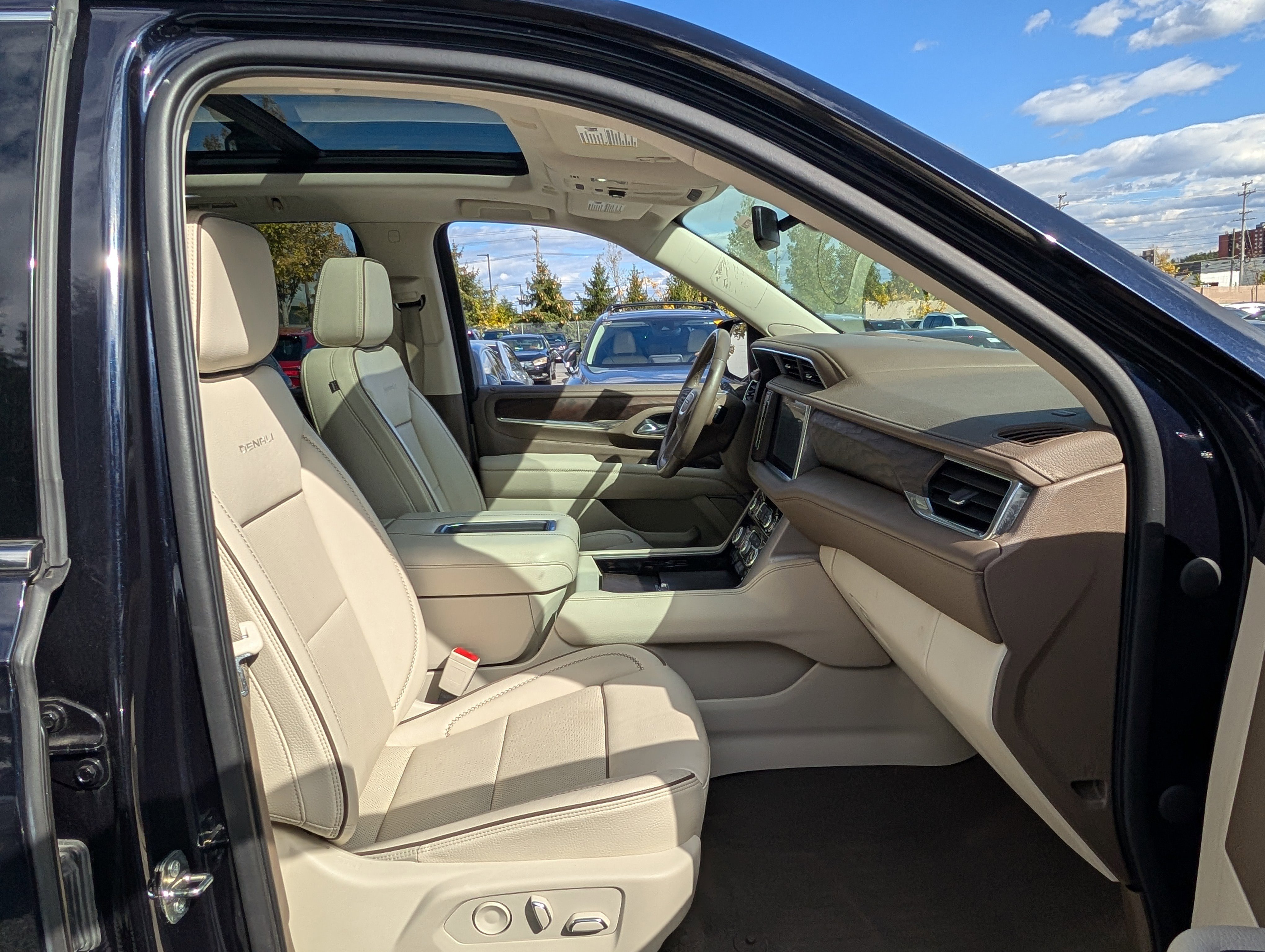 Used 2022 GMC Yukon Denali w/ Max Trailering Package image 11