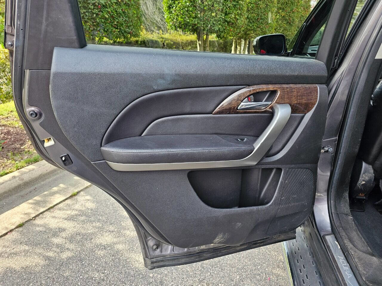 Used 2011 Acura MDX SH AWD w/Advance 4dr SUV Packa image 24