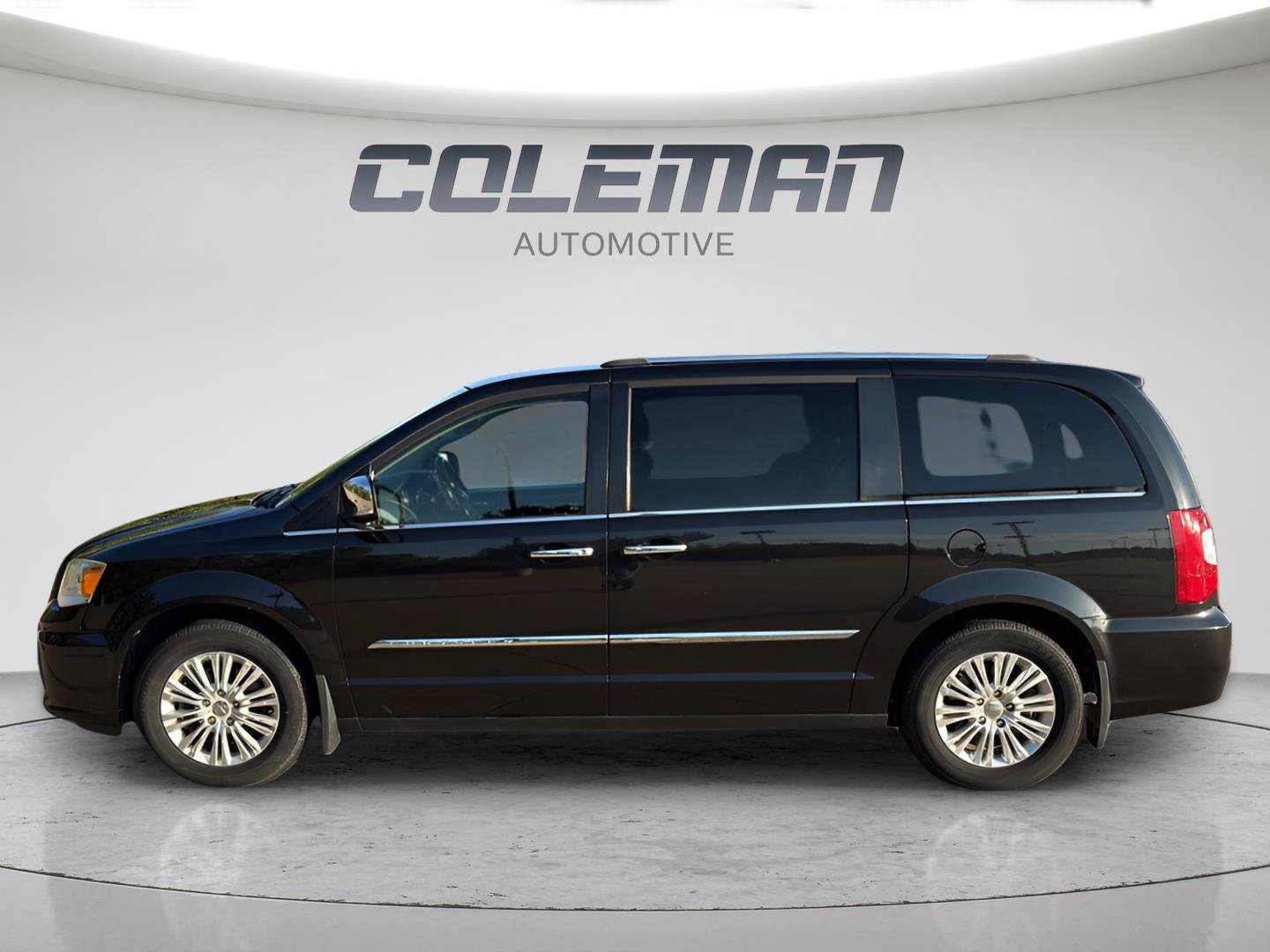 Used 2015 Chrysler Town & Country Limited Platinum w/ Trailer Tow Group FWD image 22