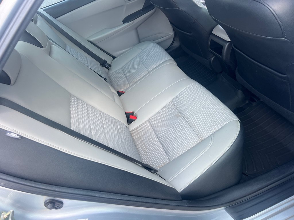 Used 2015 Toyota Camry SE FWD image 15