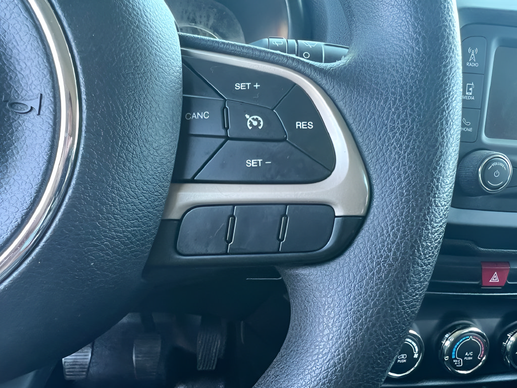 Used 2016 Jeep Renegade Sport w/ Power & Air Group FWD image 22